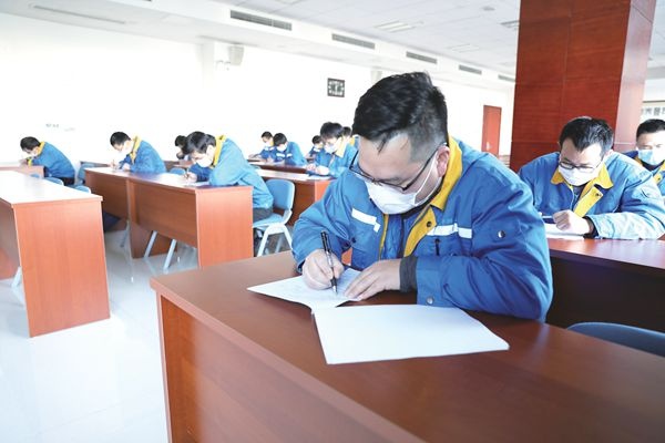 “特殊时期”的手艺职称复评笔试_报纸新闻_澳门大阳城