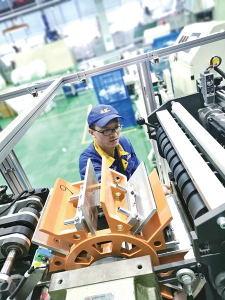 面扑面——孙栋梁：做最好的班组长_报纸新闻_澳门大阳城