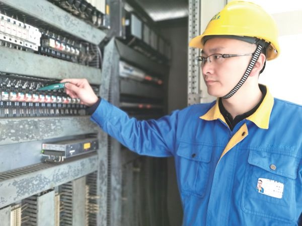 姚逸民：勤学好问  勇于钻研_报纸新闻_澳门大阳城