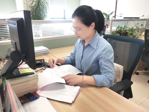 面扑面——李丽：幸运，，眷顾奋斗者_报纸新闻_澳门大阳城