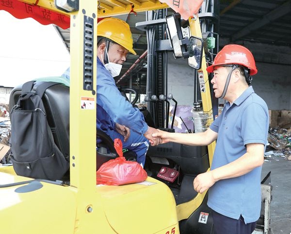 高温慰问到一线清凉关爱沁人心_报纸新闻_澳门大阳城