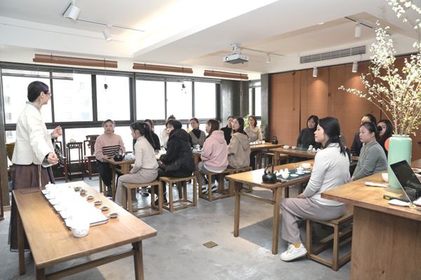 情暖三月天  致敬优异的“她”_报纸新闻_澳门大阳城