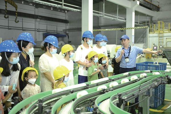 “纸业达人”暑期亲子研学活动走进澳门大阳城纸业_报纸新闻_澳门大阳城