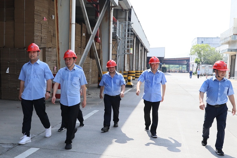 送清凉、致敬意！公司董事长朱在龙带队慰问一线劳动者_公司新闻_新闻中心_澳门大阳城