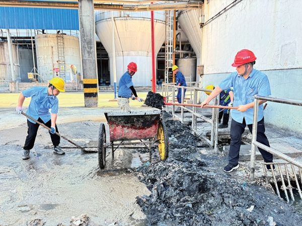 红船领航——高温下的坚守  烈日下的继续_报纸新闻_澳门大阳城