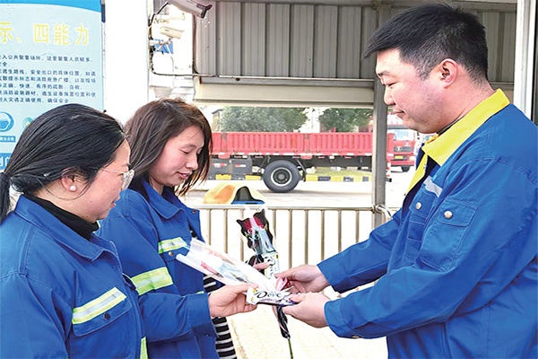 巾帼别样红 熠熠绽青春_报纸新闻_澳门大阳城