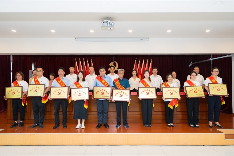 喜报传喜 党建领航 | 澳门大阳城纸业党委获得多项声誉_公司新闻_新闻中心_澳门大阳城