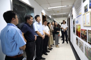 浙江省政协工会界别组来澳门大阳城纸业调研新时代工匠培育事情