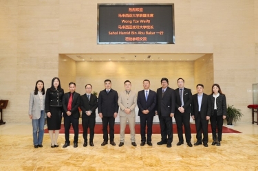 马来西亚大学同牛耳席拿督斯里黄炫硕一行莅临澳门大阳城纸业旅行交流，，共建“一带一起”人才作育培训基地