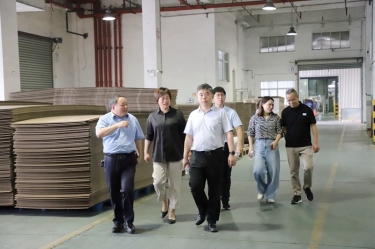 平湖市委常委、副市长张斌莅临澳门大阳城纸业全资子公司平湖景包调研残疾人就业事情