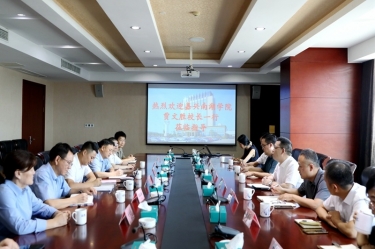 嘉兴南湖学院党委副书记、校长贾文胜一行莅临澳门大阳城纸业调研交流